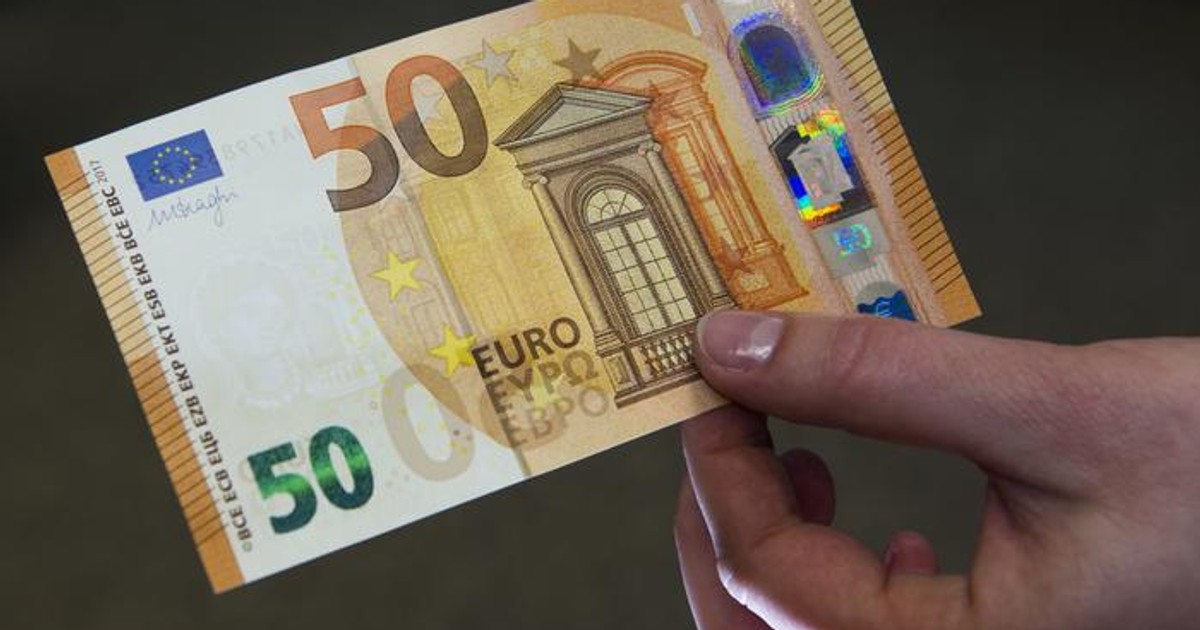Elevii ar putea să primească 50 de euro de la stat
