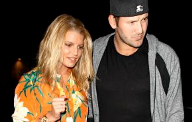 Jessica Simpson şi Tony Romo s-au despărţit