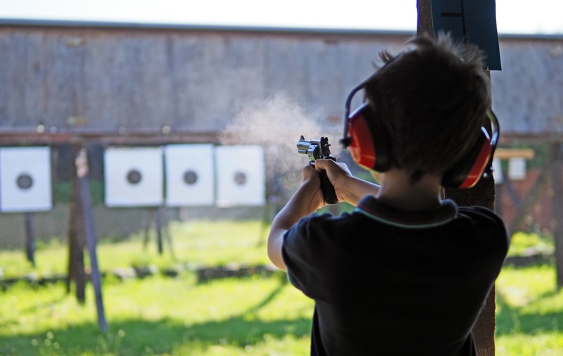 Elevii din Polonia vor învăța la școală cum să tragă cu arma și tehnici de supraviețuire. Cursurile sunt obligatorii și încep la 1 septembrie