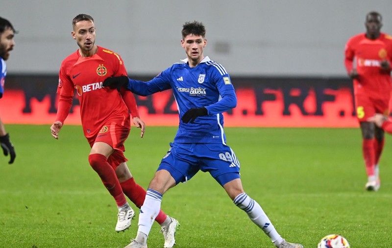 Ucrainenii au scris „Diavolul Blănuță” pe un banner și au aruncat cu obiecte în timpul meciului Obolon-Dinamo Kiev