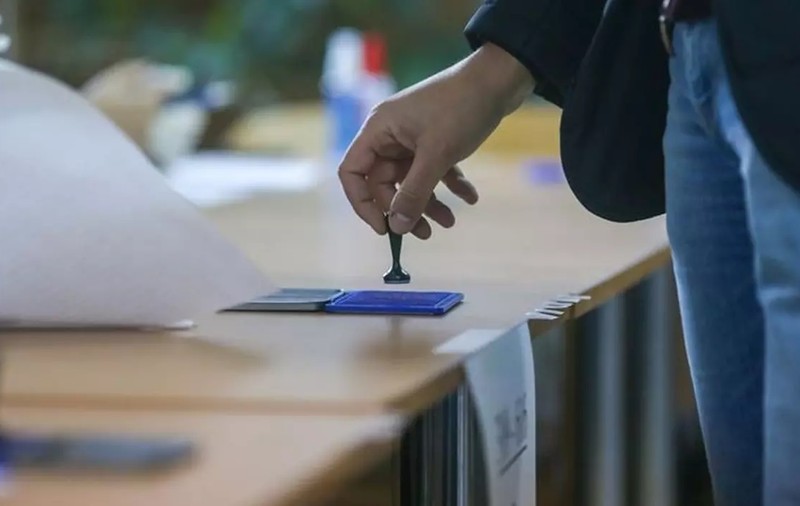 Doi candidați cu număr egal de voturi pentru Primăria Cheţani. „S-au numărat și de 7-8 ori”. Votul se va relua peste două săptămâni