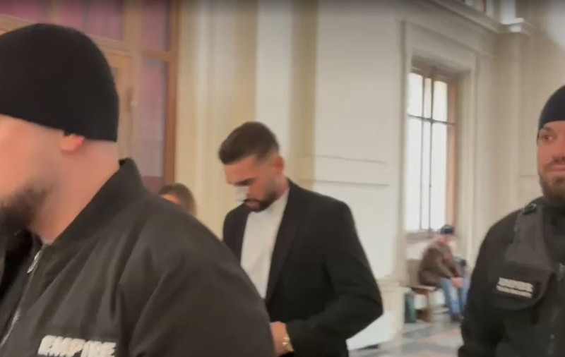 Dorian Popa, cu nasul bandajat și înconjurat de bodyguarzi, la proces. Ce s-a întâmplat cu artistul