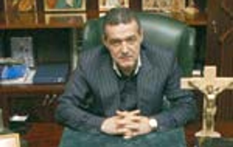 Poftiti in biroul lui Becali