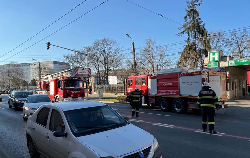 Incendiu la Spitalul Municipal din Timișoara, pornit, cel mai probabil, de la o țigară