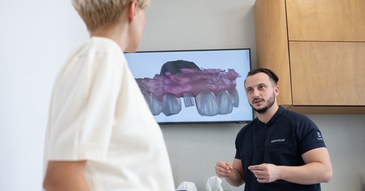 Dr. Deniels Scrob, medic stomatolog la Clinica Dentcof din Timișoara