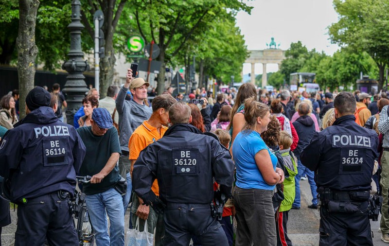 60 de arestări la Berlin, în timpul protestelor împotriva restricțiilor cauzate de coronavirus