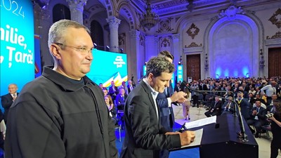 Nicuşor Dan a semnat pentru candidatura lui Nicolae Ciucă la preşedinţie, la fel cum a făcut și pentru Elena Lasconi