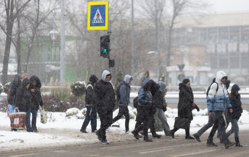 Cod galben de brumă, lapoviță și ninsori. Cât ține episodul de iarnă și ce se anunță în București