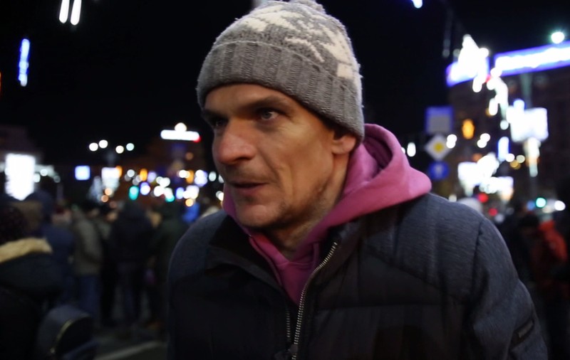 VIDEO/ Mesajul lui Tudor Chirilă, din mijlocul protestatarilor. “Este o adunătură de golani care se face că dezbate”
