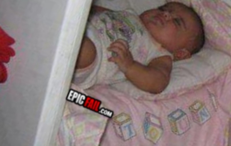 IMAGINEA CARE TE VA ŞOCA! Vezi unde doarme acest bebe | FOTO