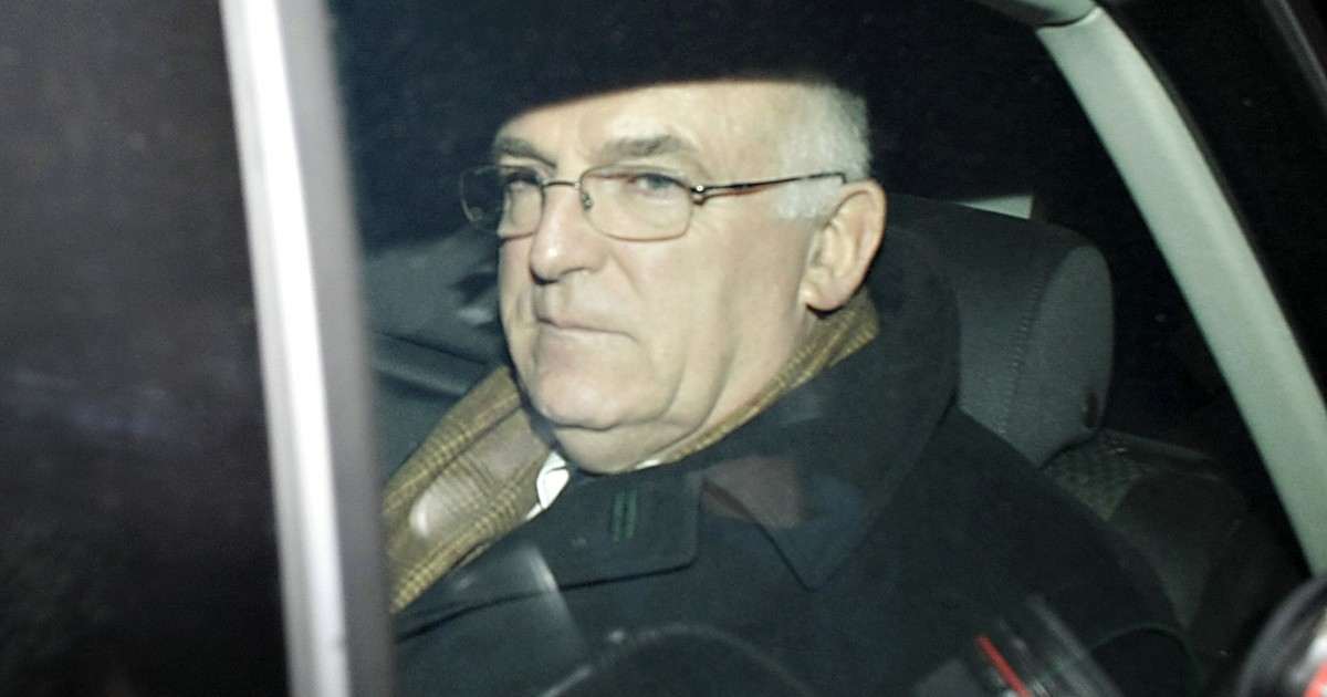 Richard Dearlove, fostul șef al serviciului britanic de informații externe, părăsește Înalta Curte din Londra, pe 20 februarie 2008. Dearlove a negat că prințesa Diana a fost ucisă la ordinul unor membri de rang înalt ai familiei regale,
