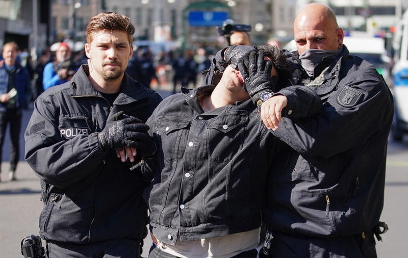 Poliția germană a operat arestări în rândul manifestanților care au protestat la Berlin, de Ziua Muncii