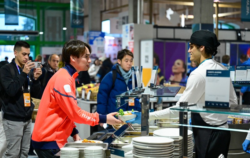 Ce mănâncă sportivii de la Jocurile Olimpice de iarnă 2026: „Aici nu e restaurant cu stele Michelin”