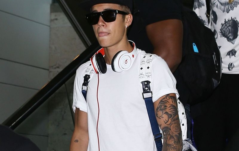 Justin Bieber s-a umplut de tatuaje | FOTO