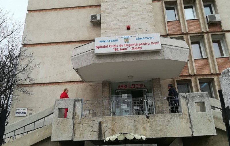 O mamă din Galați și-a abandonat fiul de 9 ani la spital, unde venise în vizită la fiica ei. Femeia a dispărut și este căutată de Poliție