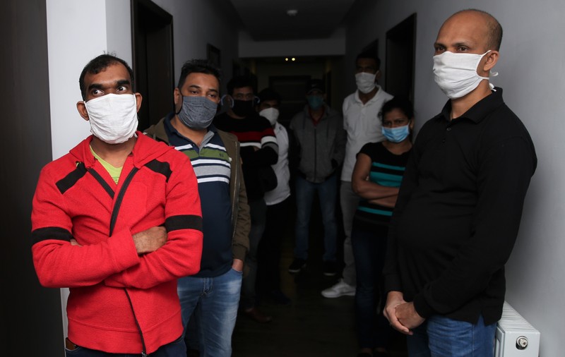 Abuzați, mințiți și abandonați, muncitorii srilankezi vor să lucreze tot în România: “Am fost nedreptățiți, dar acum ne ascultă și pe noi cineva”