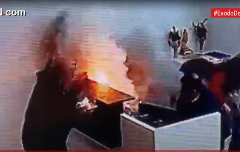 Momentul în care explodează pachetul trimis unui oficial argentinian. 7 oameni au fost răniți | VIDEO