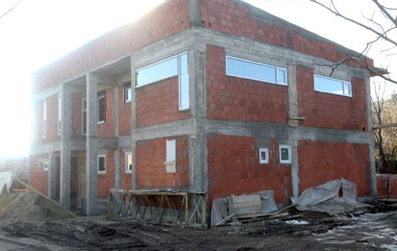 ANDREEA BĂLAN şi KEO îşi construiesc CEA MAI CIUDATĂ CASĂ! Uite ce FERESTRE MICI ARE!