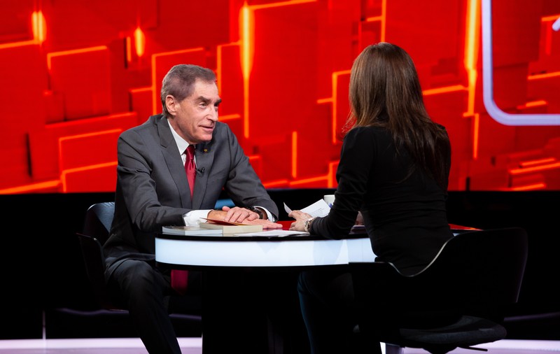 Petre Roman este invitat la „40 de întrebări cu Denise Rifai”. Politicianul dă cărțile pe față. „Ați divorțat de Mioara Roman pentru Silvia Chifiriuc?”