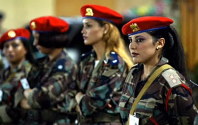 Amazoanele lui Gaddafi: de la onoare la chin