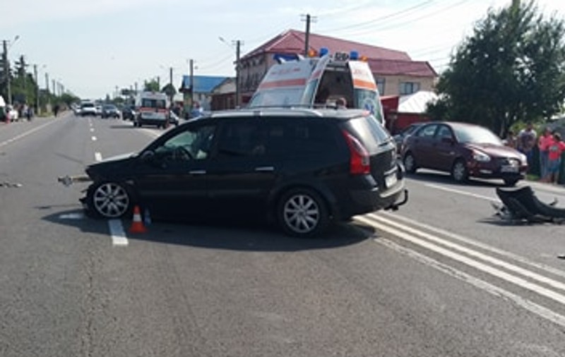 Accident pe DN1. Trei oameni au fost răniți și șase mașini implicate | FOTO și VIDEO
