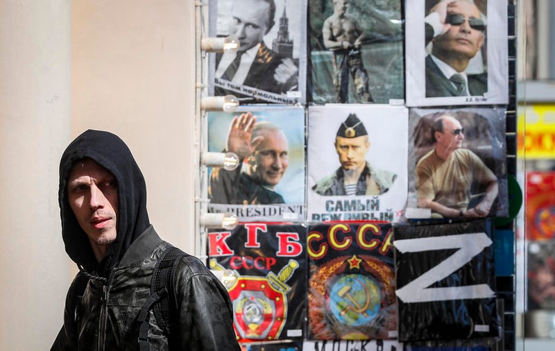 După două luni de război, o parte din rușii care au plecat din țară se întorc resemnați la Moscova. „Sigur, Putin e diabolic. Dar viața continuă”