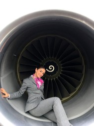 Andreea Ștefănescu a lucrat și ca stewardesă pentru familia regală din Emiratele Arabe Unite