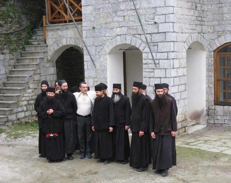 EXCLUSIV | Incredibila poveste a fotbalistului călugărit care a lepădat haina monahală și s-a căsătorit. Două iubiri mai presus de cea de Dumnezeu | FOTO&VIDEO