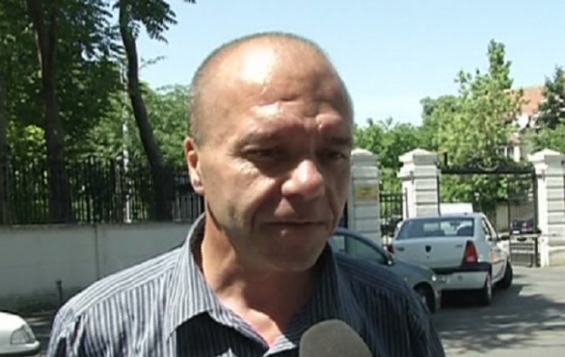 Tatăl românului condamnat la moarte în Malaysia ia drumul credinţei: "Vreau să trăiască, indiferent câtă puşcărie va face 