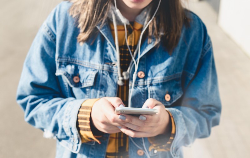 Meta blochează accesul adolescenţilor la subiectele sensibile