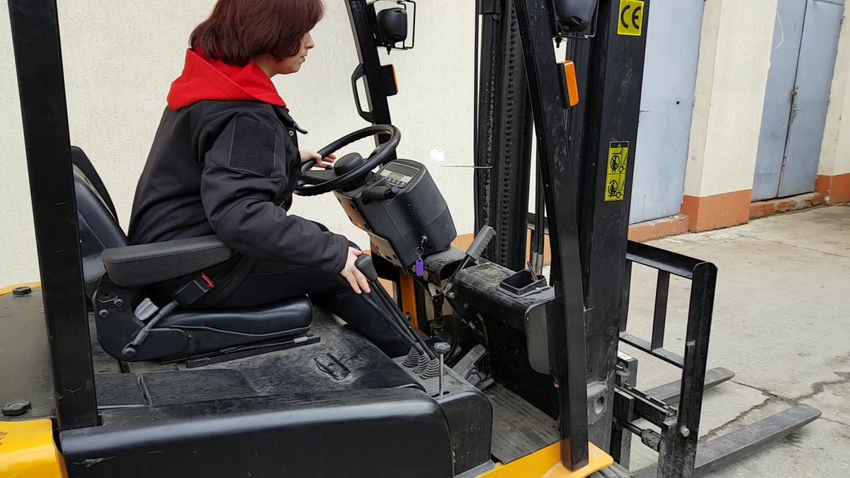 Aceasta este povestea femeii care învaţă pentru a deveni "motostivuitor"
