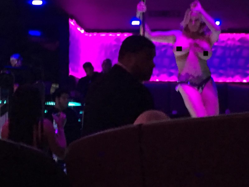 Stormy Daniels într-un turneu de pornografie patriotică