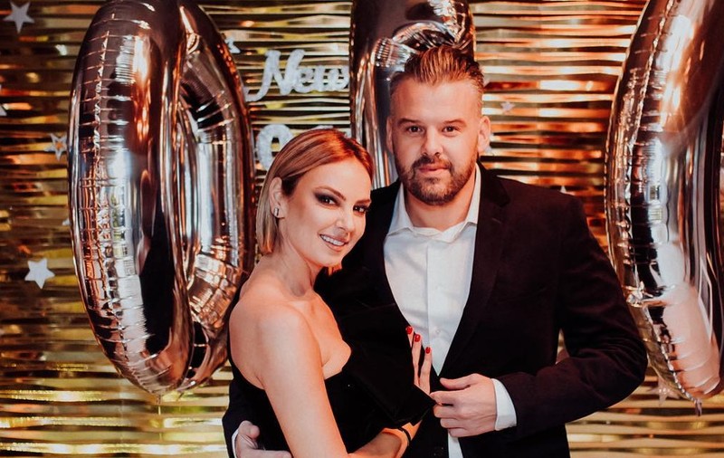 Decizia luată de Roxana Ionescu și Tinu Vidaicu după 10 ani de relație și 3 de căsnicie. „Nu-mi dau seama. Sunt într-o perioadă de transformare”