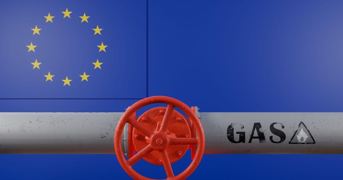O ilustrație cu o conductă de gaz a Rusiei, cu un buton roșu, către zona Europei, marcată cu albastru și drapelul UE, cu stele galbene