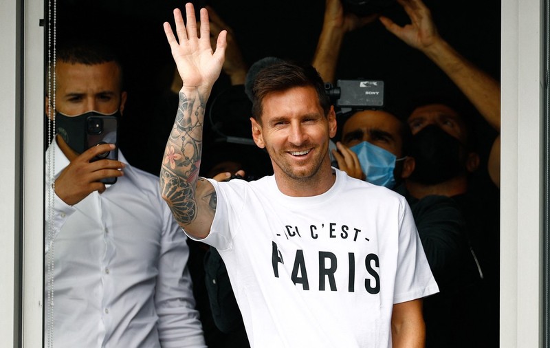 Leo Messi, primire triumfală la Paris. Fotbalistul argentinian, așteptat la aeroport de sute de suporteri