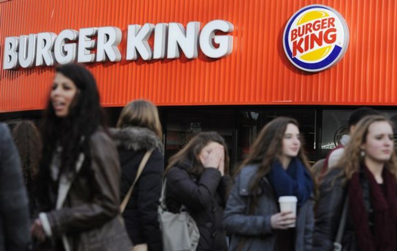 Ce ruşine! Hackerii au spart contul "Burger King" şi au pus sigla "McDonalds"