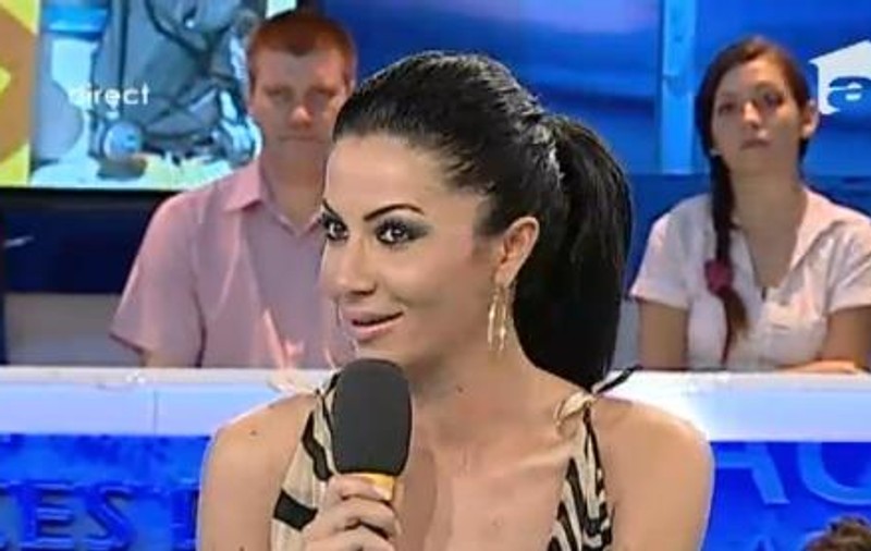Nepoata Regelui Cioabă se iubeşte cu un român