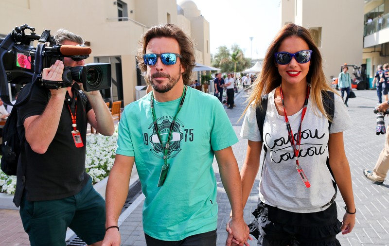 Fernando Alonso nu e sănătos. A renunțat la iubita sa super-sexy dintr-un motiv pueril!