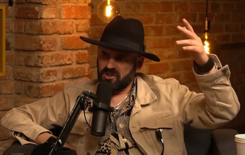 Rapperul Nosfe, la un pas de moarte după o clipă de neatenție: „M-am trezit înecându-mă de la fum”
