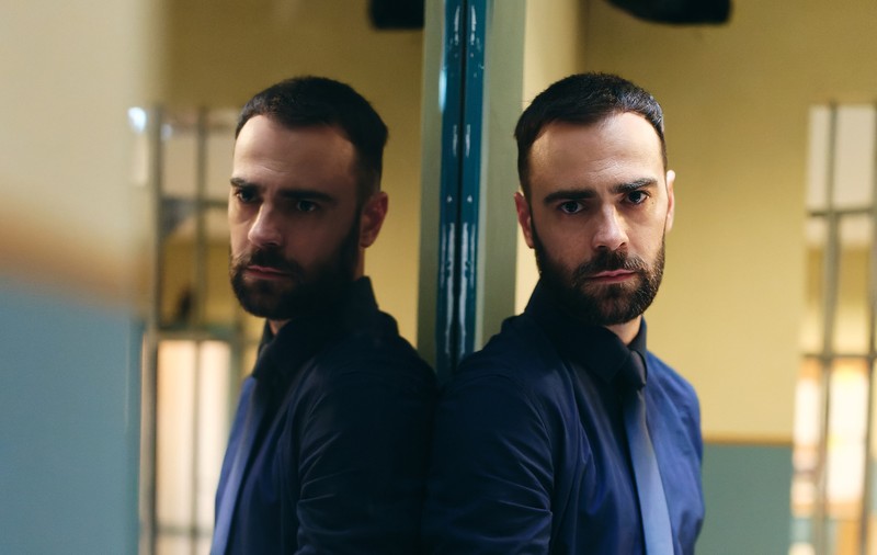 Ce rol va interpreta Denis Hanganu în serialul „Groapa”: „Joc un personaj calculat, rece, care acționează după propriile reguli”