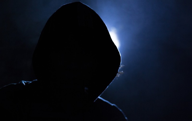 VIDEO | Avertisment de la SRI: Hackerii pot să vă spioneze prin camera web a computerului sau prin TV