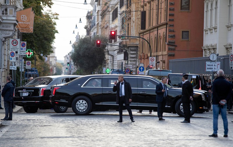 Un șofer român a izbit o mașină din coloana oficială a președintelui american Joe Biden, la Roma