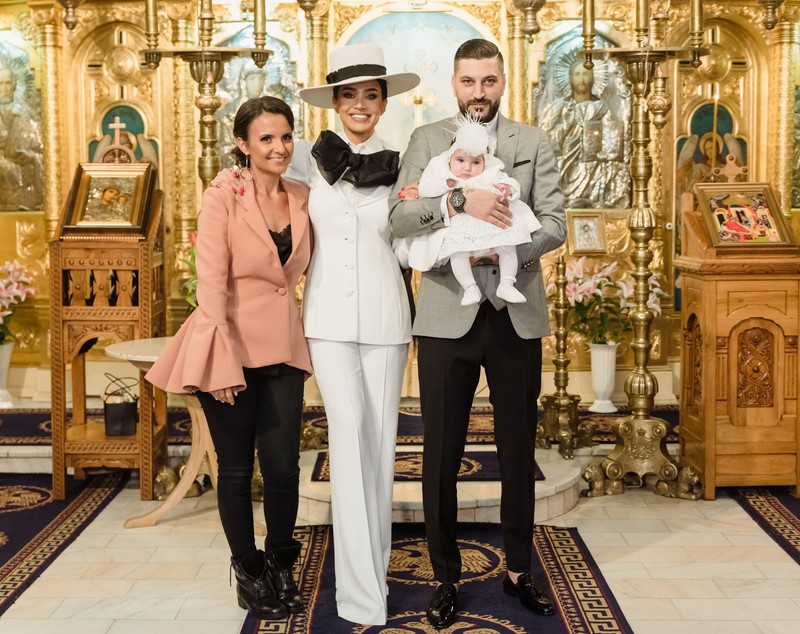 Ce s-a întâmplat de fapt la botezul fiicei Adelinei Pestrițu. "Vedeam cum aproape îi țâșneau lacrimile" | FOTO