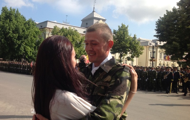 EMOŢIONANT! DUBLU JURĂMÂNT de IUBIRE al unui MILITAR ROMÂN | FOTO