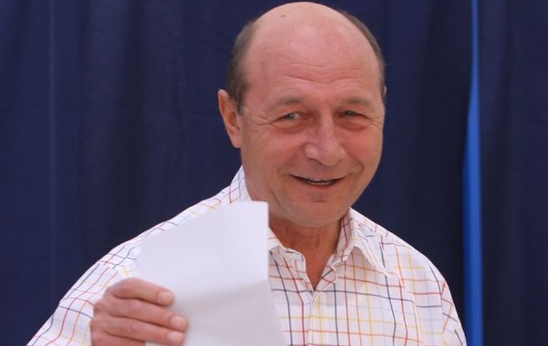 MORI DE RÂS! Ai auzit că Băsescu salva Titanicul dacă era la cârma lui, dar acum află şi CUM ANUME