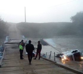 Șoferul a suferit o fractură deschisă. Foto: Facebook