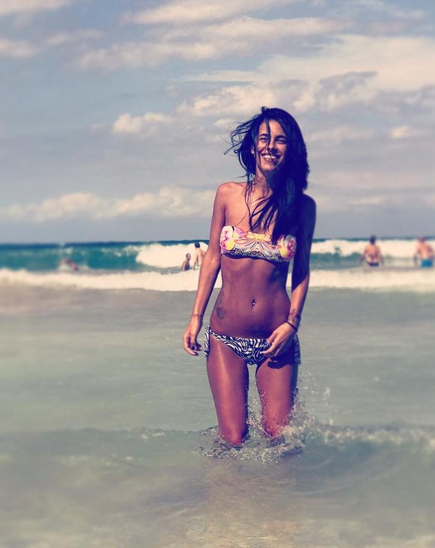 FOTO/ Cât de bine arată soția lui Cătălin Bordea în costum de baie! Livia a întors toate privirile la plajă