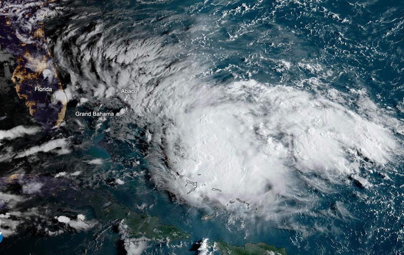 Furtuna Humberto a lovit Bahamas și este pe cale să devină uragan