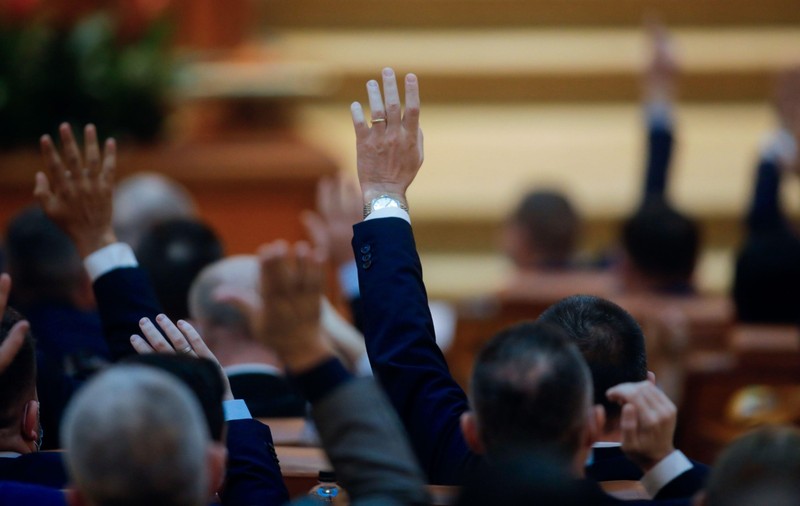 Peste 900 de foști parlamentari încasează pensii speciale. 154 de dosare noi au fost aprobate după o decizie CCR din 2023. Cât ne costă lunar