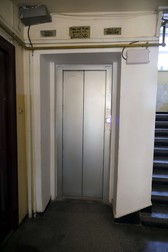 Liftul achiziționat din banii proveniți din închirierea spațiilor comune.